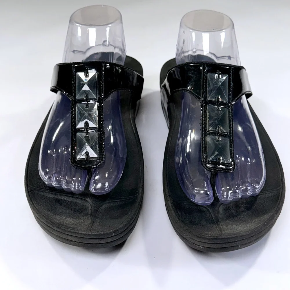 FitFlop Pietra Thong Sandal Womens 10 Black Patent Leather Crystal Wedge Comfort
